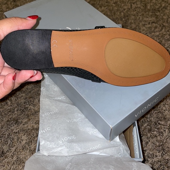 Vionic loafers 👞 - Picture 4 of 7